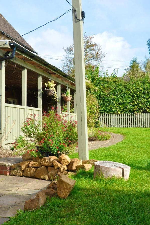 The Hollybush Inn And B&B Priors Marston エクステリア 写真