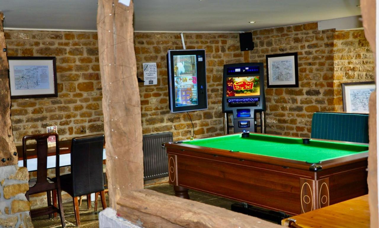 The Hollybush Inn And B&B Priors Marston エクステリア 写真