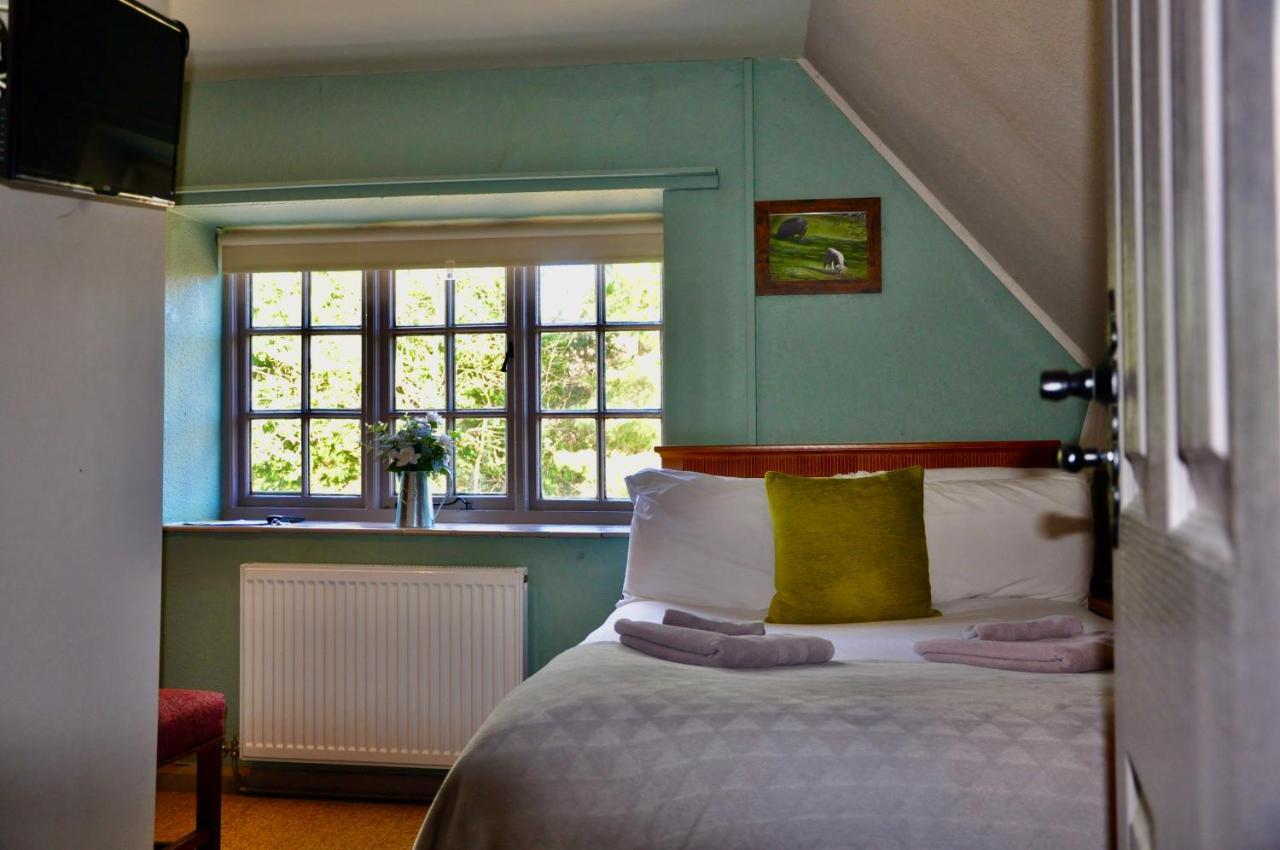 The Hollybush Inn And B&B Priors Marston エクステリア 写真
