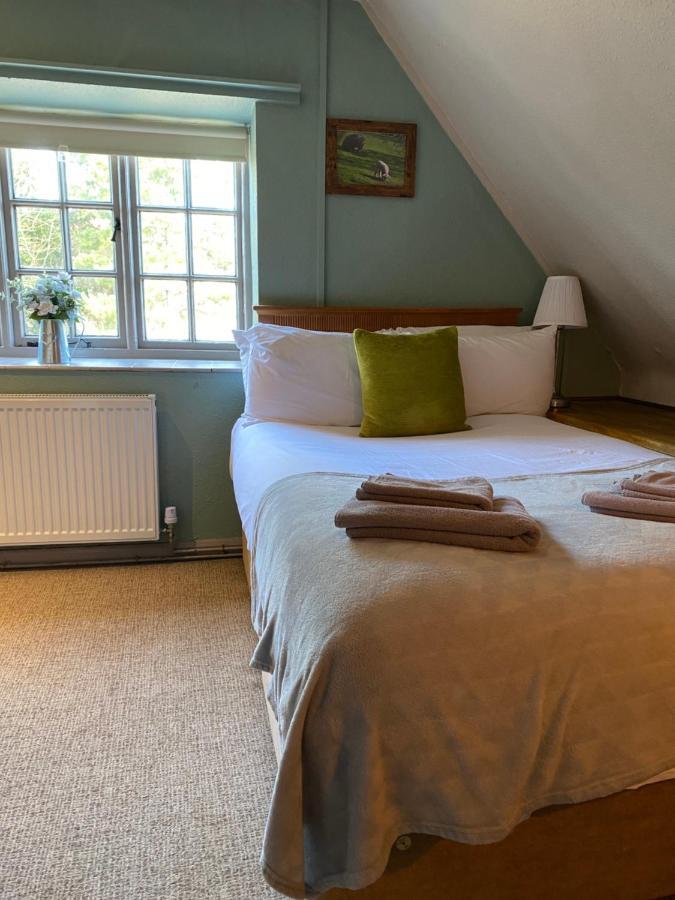 The Hollybush Inn And B&B Priors Marston エクステリア 写真