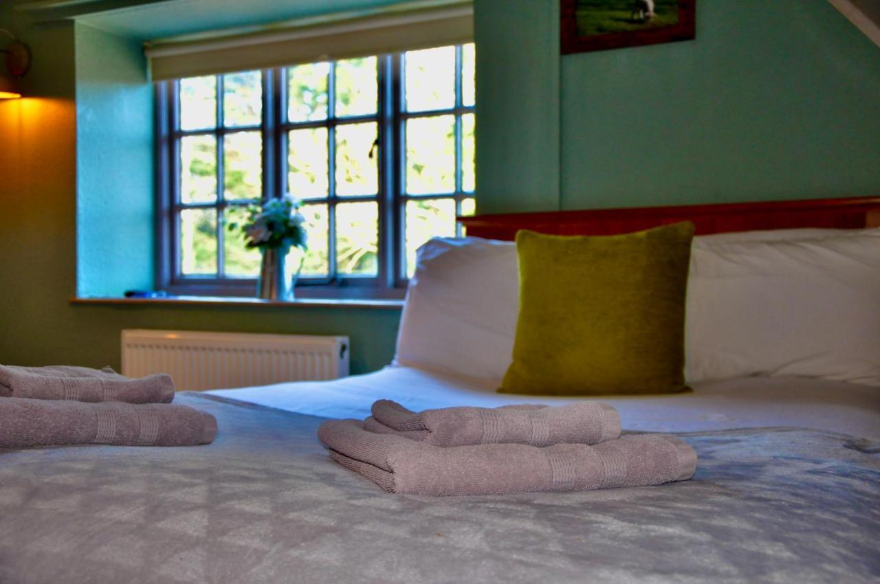 The Hollybush Inn And B&B Priors Marston エクステリア 写真