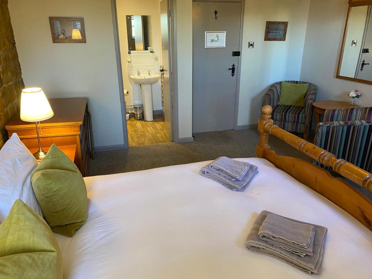The Hollybush Inn And B&B Priors Marston エクステリア 写真