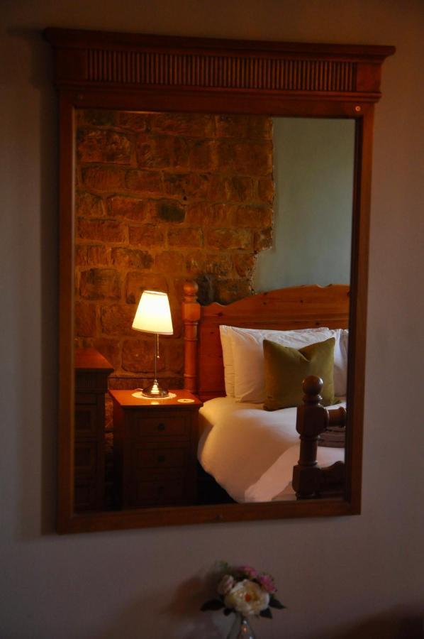 The Hollybush Inn And B&B Priors Marston エクステリア 写真