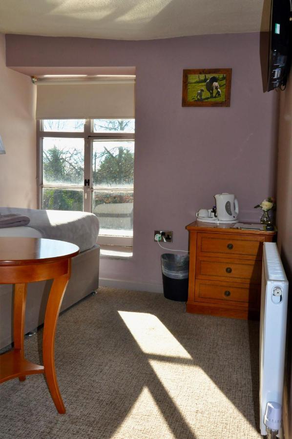 The Hollybush Inn And B&B Priors Marston エクステリア 写真