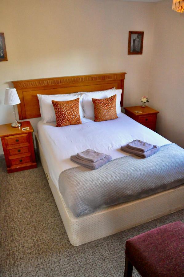 The Hollybush Inn And B&B Priors Marston エクステリア 写真