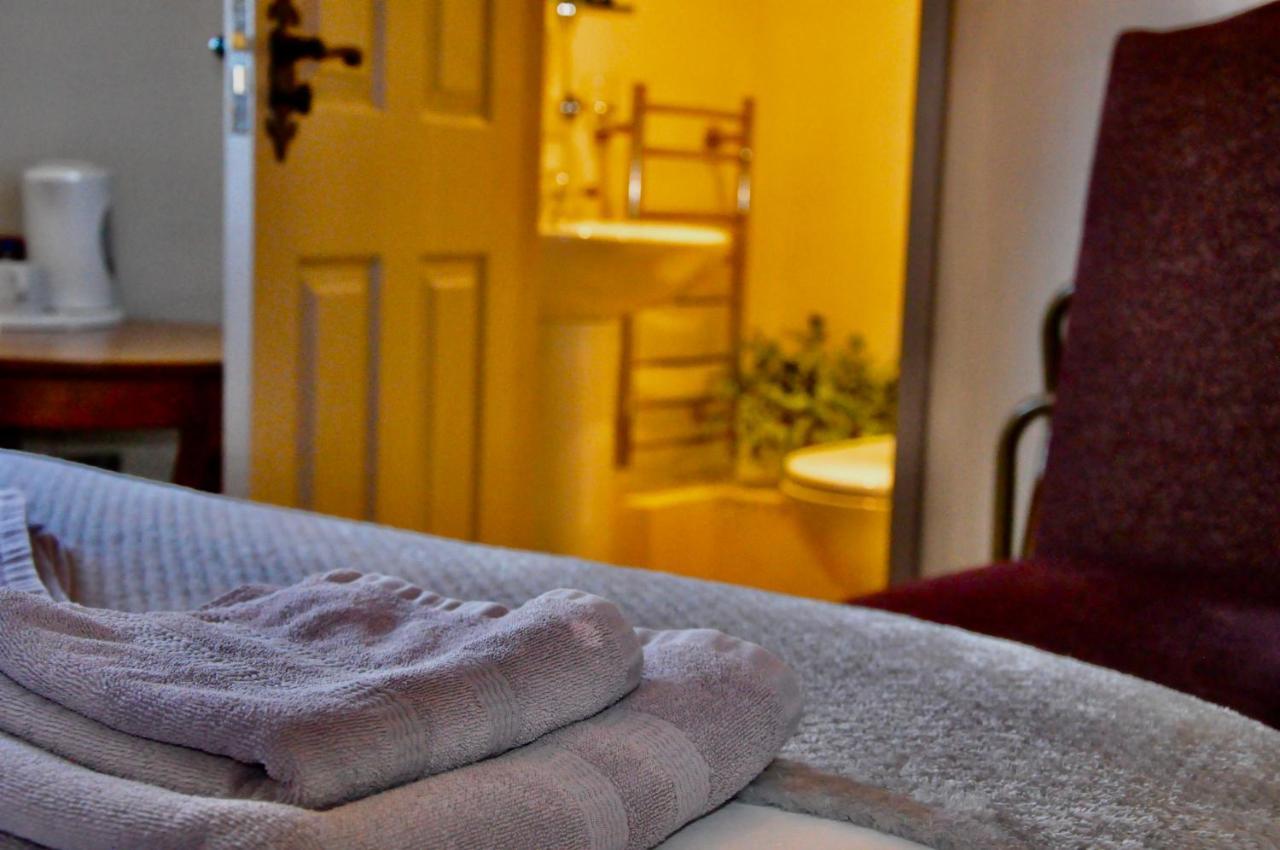 The Hollybush Inn And B&B Priors Marston エクステリア 写真