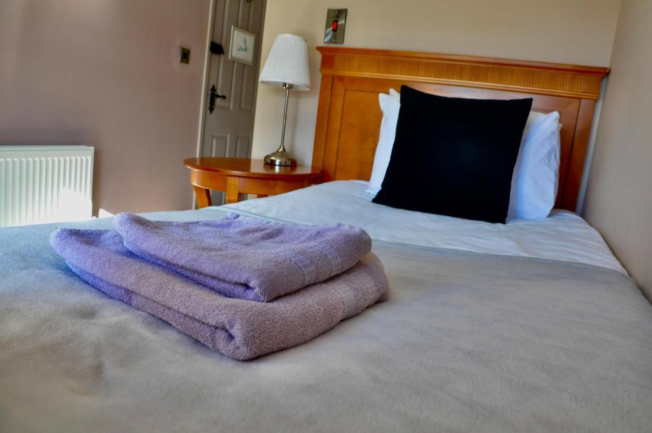 The Hollybush Inn And B&B Priors Marston エクステリア 写真