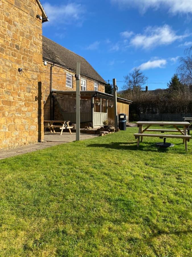 The Hollybush Inn And B&B Priors Marston エクステリア 写真