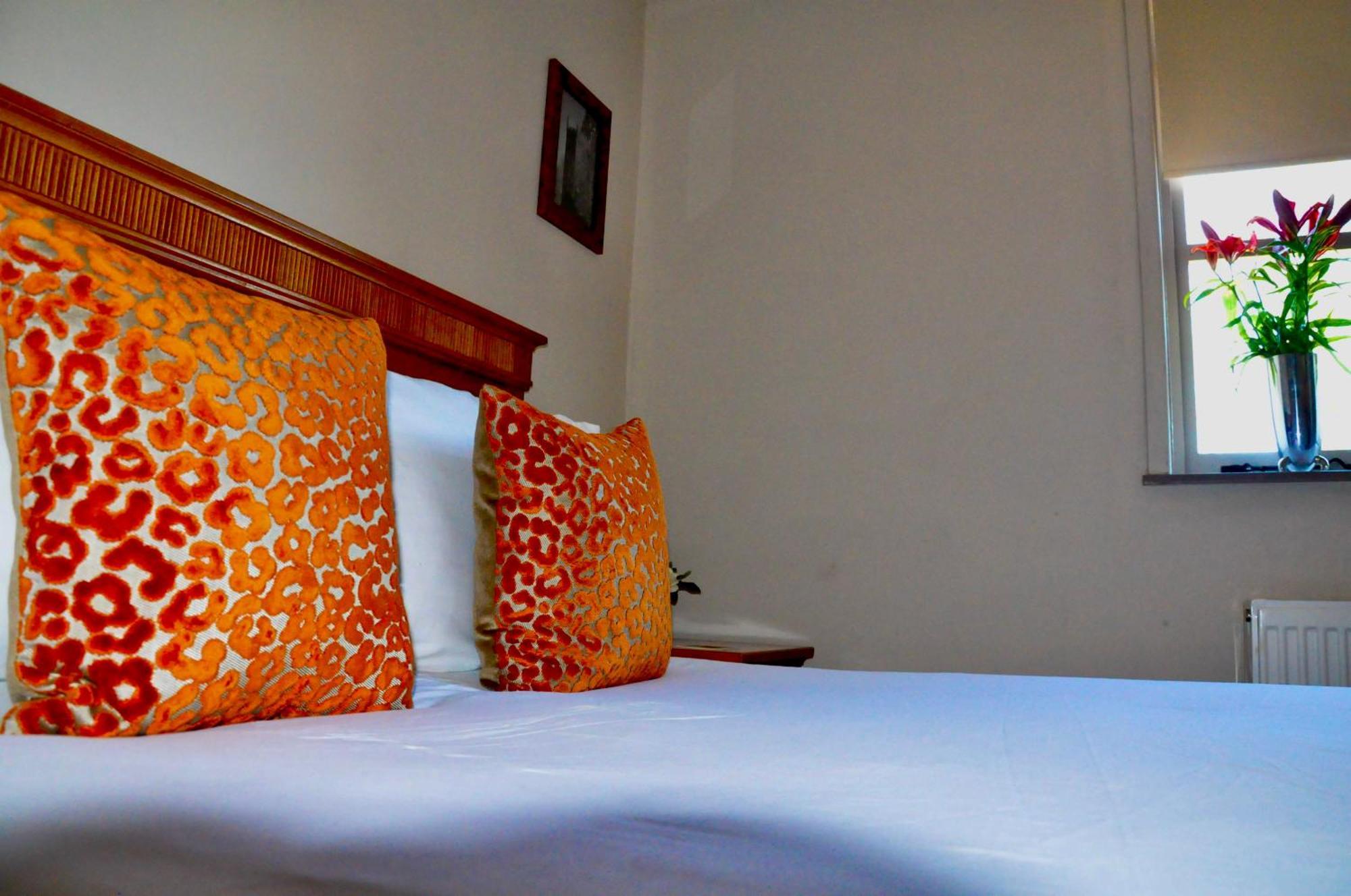 The Hollybush Inn And B&B Priors Marston エクステリア 写真
