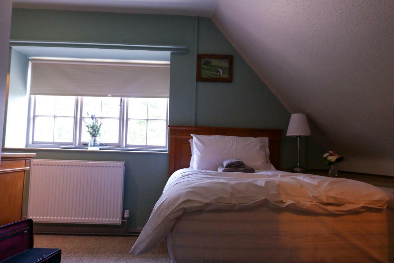 The Hollybush Inn And B&B Priors Marston エクステリア 写真