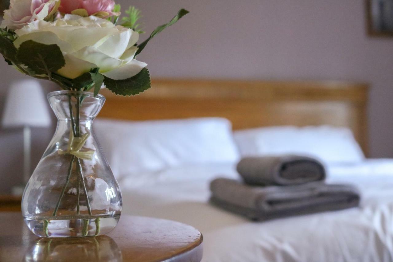 The Hollybush Inn And B&B Priors Marston エクステリア 写真
