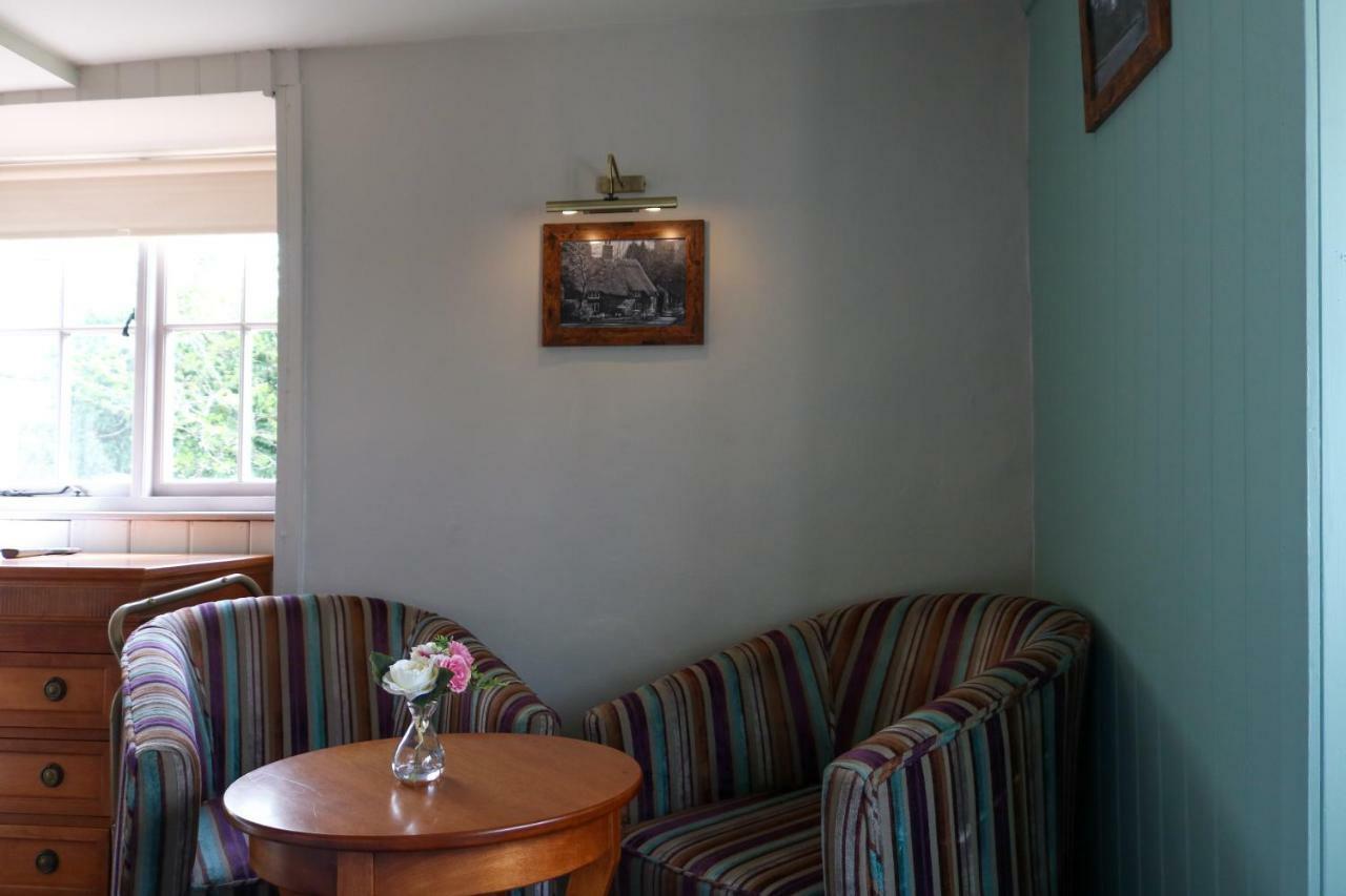 The Hollybush Inn And B&B Priors Marston エクステリア 写真