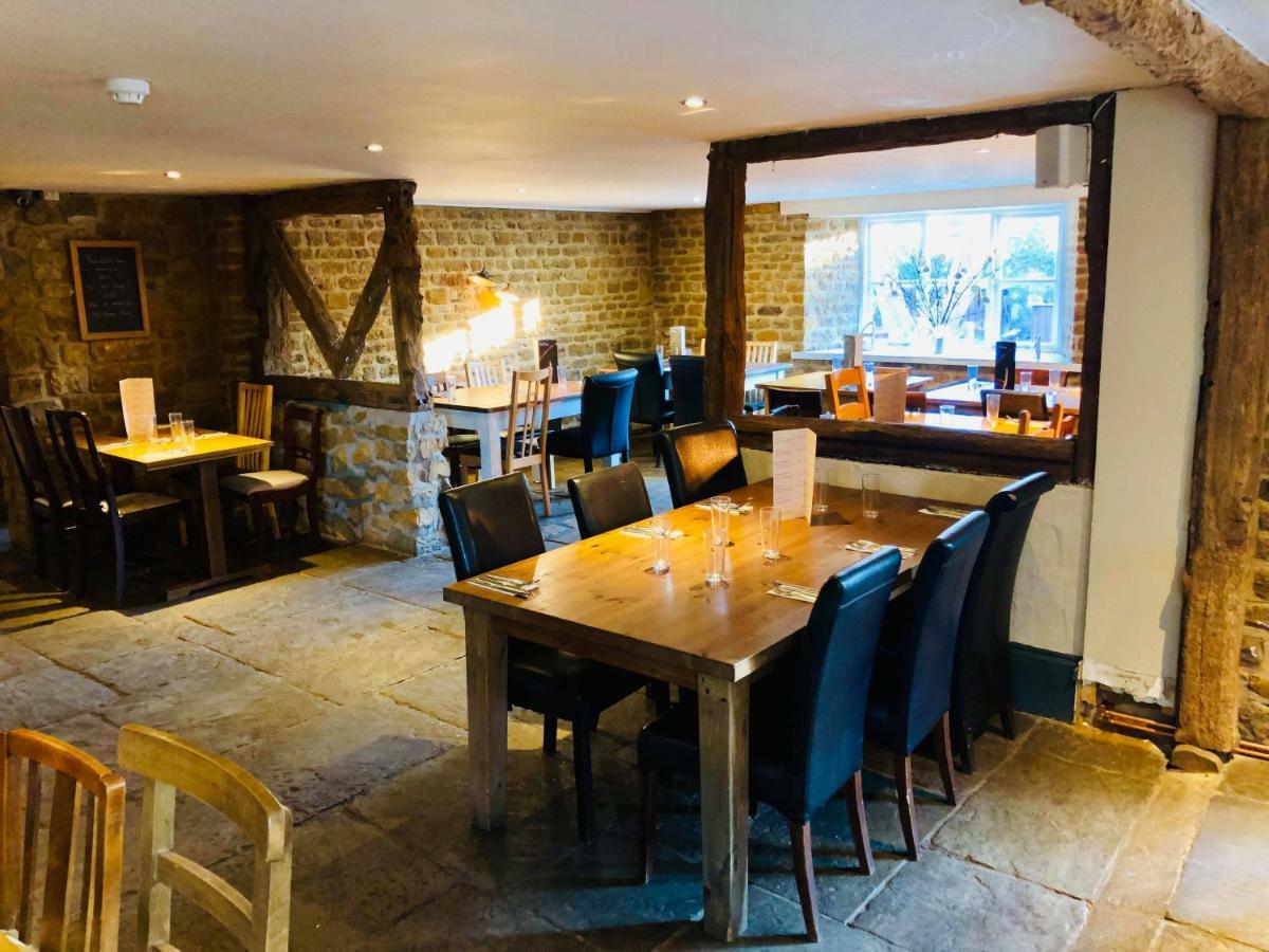 The Hollybush Inn And B&B Priors Marston エクステリア 写真
