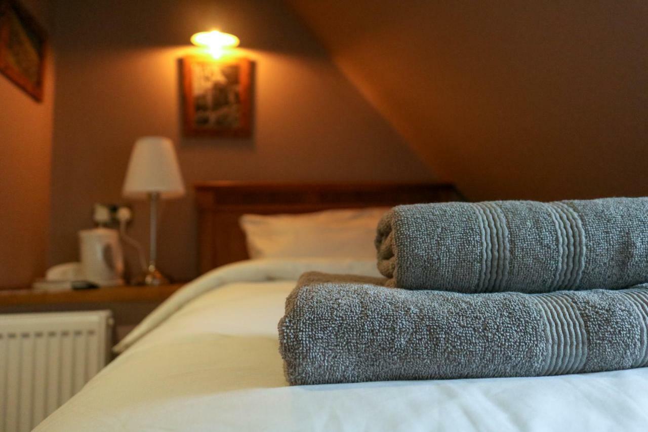 The Hollybush Inn And B&B Priors Marston エクステリア 写真