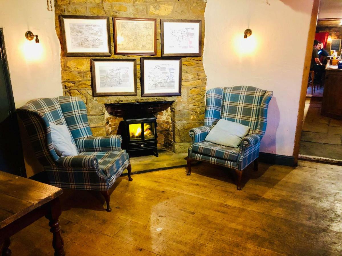 The Hollybush Inn And B&B Priors Marston エクステリア 写真