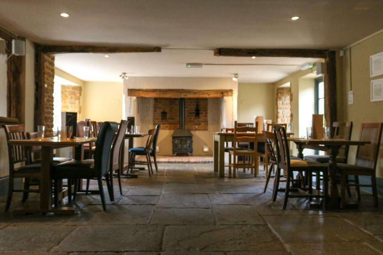 The Hollybush Inn And B&B Priors Marston エクステリア 写真